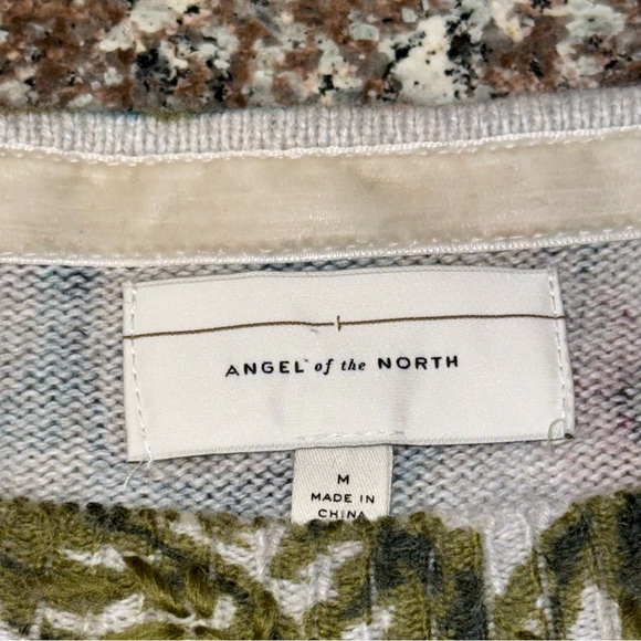 Angel of the North Winter Bouquet Sweater - Picture 4 of 13